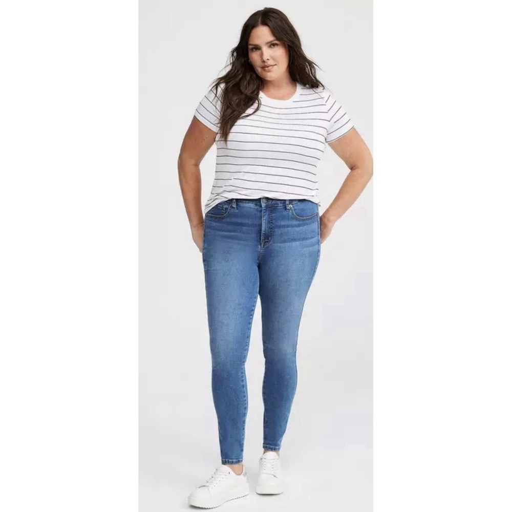 Torrid Bombshell Skinny Jeans 20S Short Blue Stretch High Rise Plus Size‎ Denim
